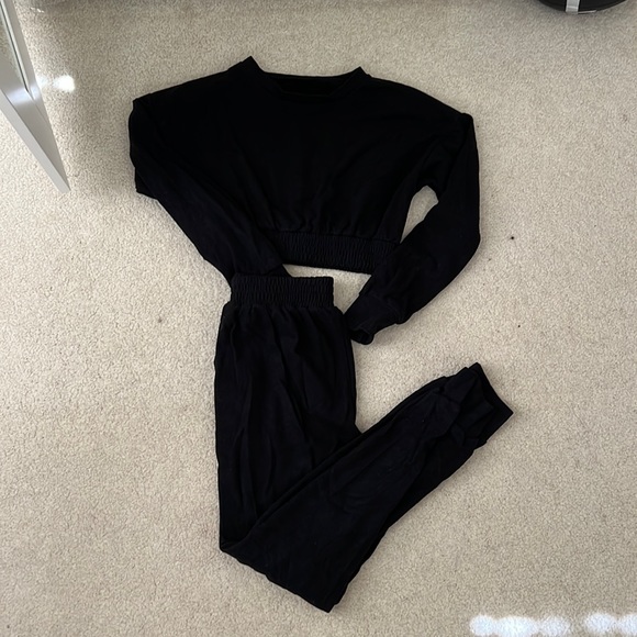 Sweatsuit - Picture 1 of 3